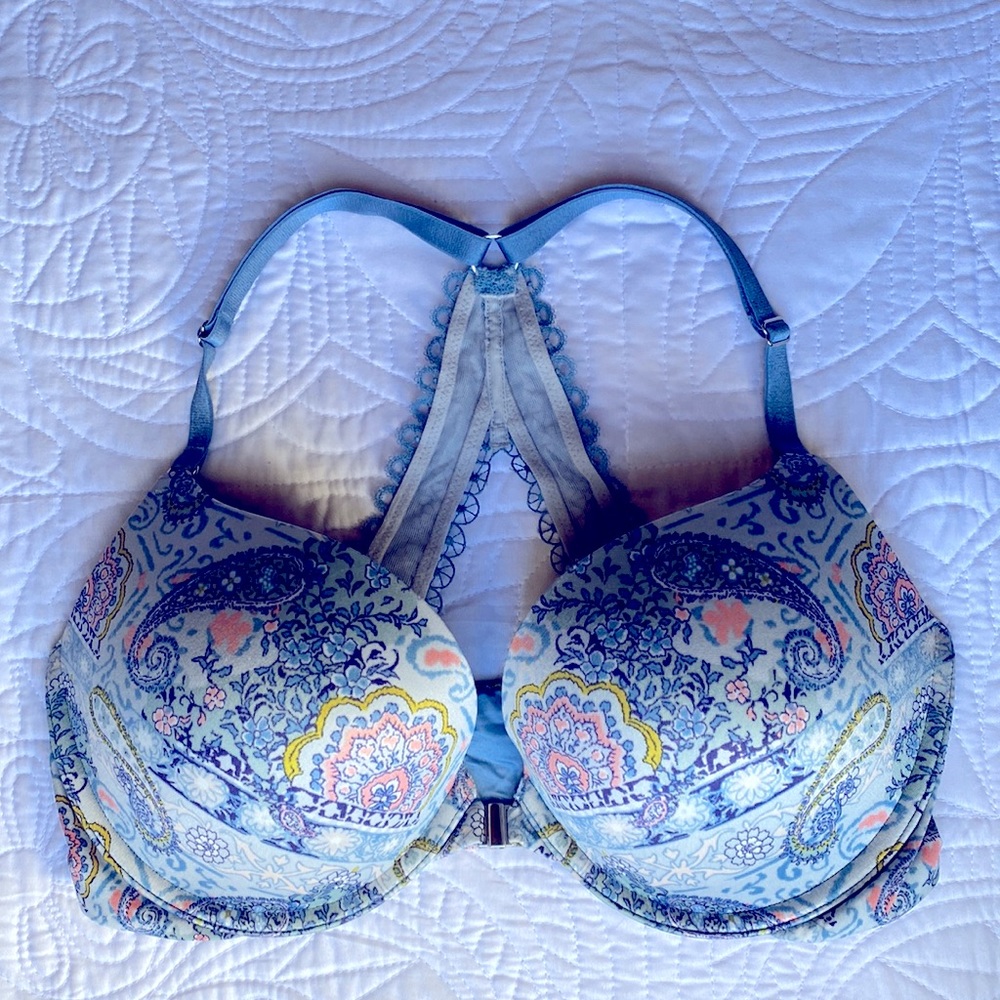 Victoria’s Secret NWT Very Sexy Push Up Bra 34D Front Closure, Lace Back